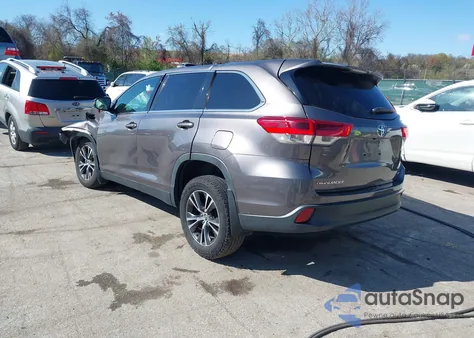 2019 Toyota Highlander Le z USA, uszkodzony, nr VIN 5TDBZRFH7KS960495